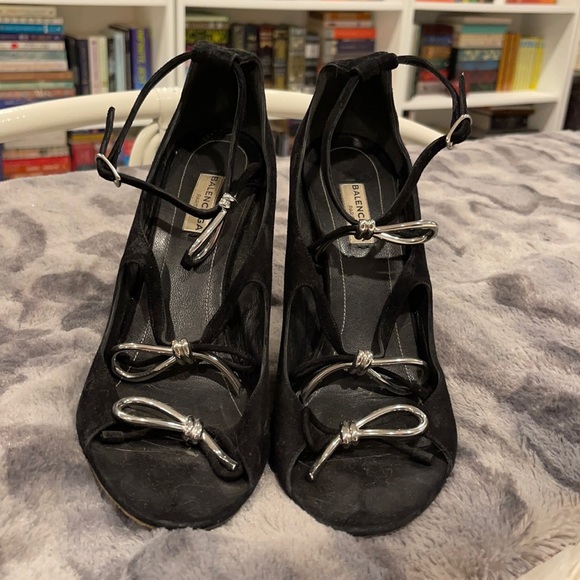 Balenciaga Metal Boucle-bow Suede Pumps Black - Picture 1 of 5